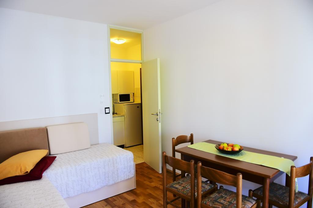 Apartments Zdjelar Poreč Exterior foto